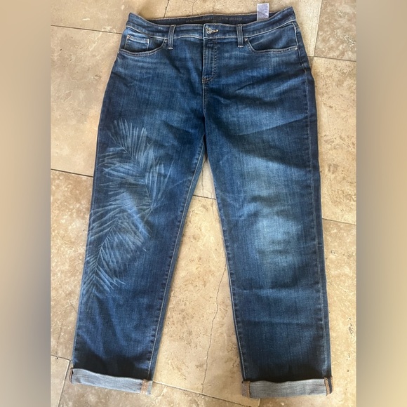 Chicos, So Slimming girlfriend slim leg crop Jean Chicos size 2 US size … - Picture 2 of 11